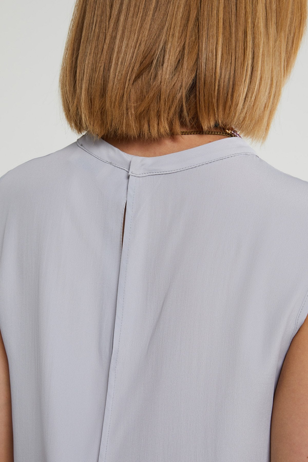 Camicia smanicata collo listino