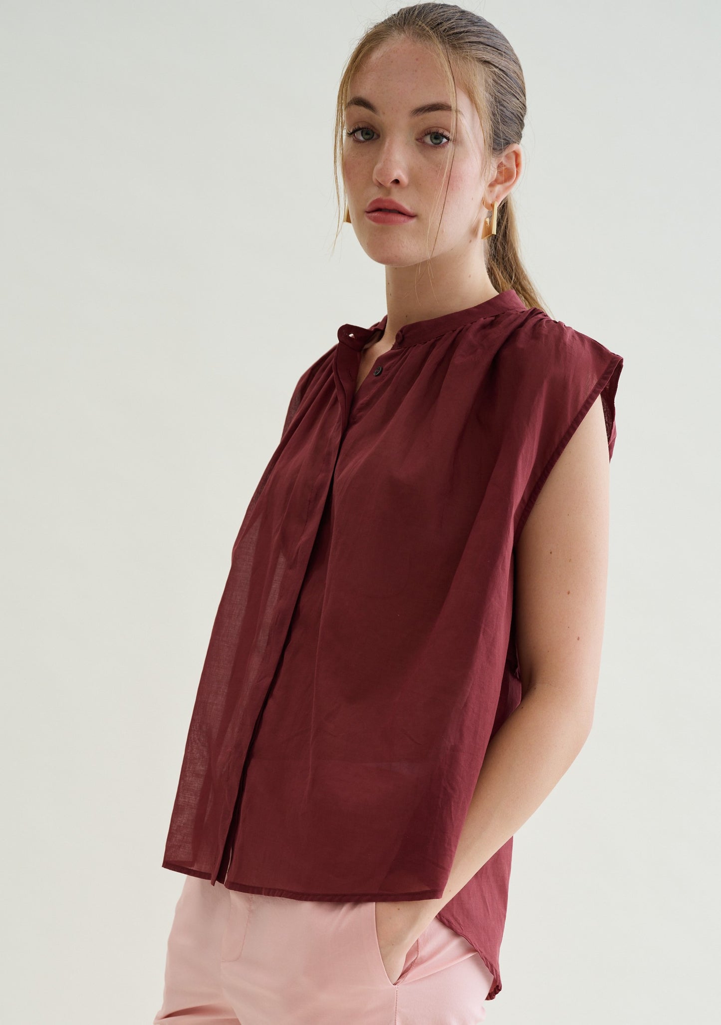 Camicia smanicata mussola