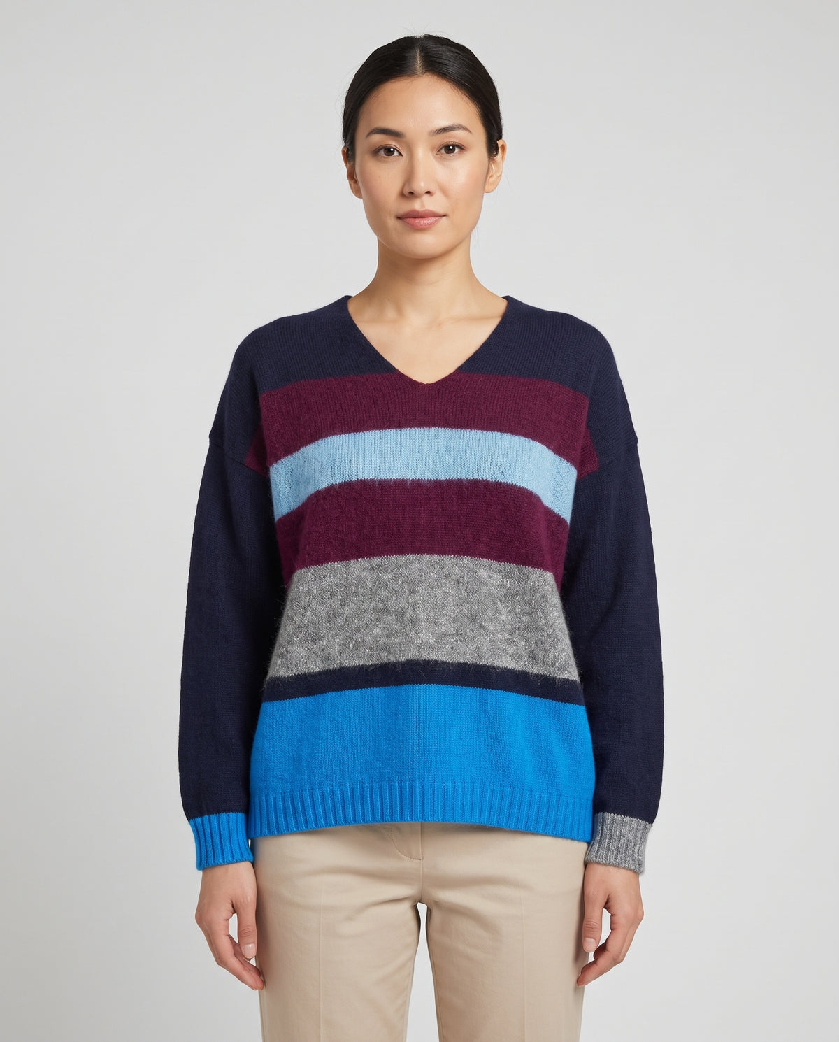 Maglia scollo V rigata