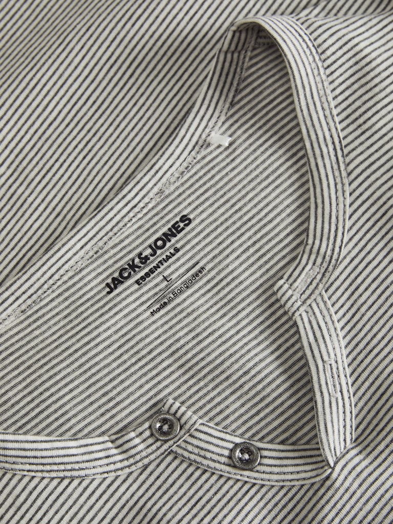 T-shirt righe bottoni scollo