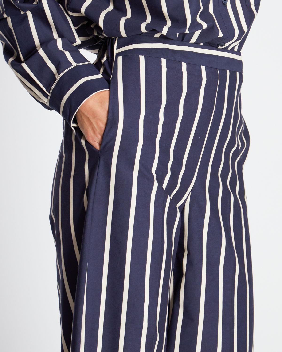 Pantaloni ampi rigati