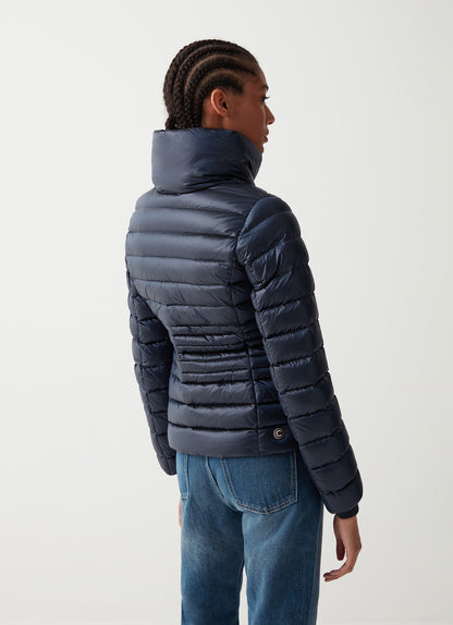 Piumino sagomato corto