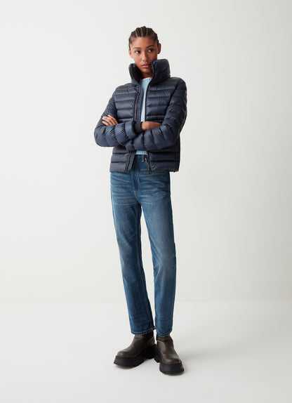 Piumino sagomato corto