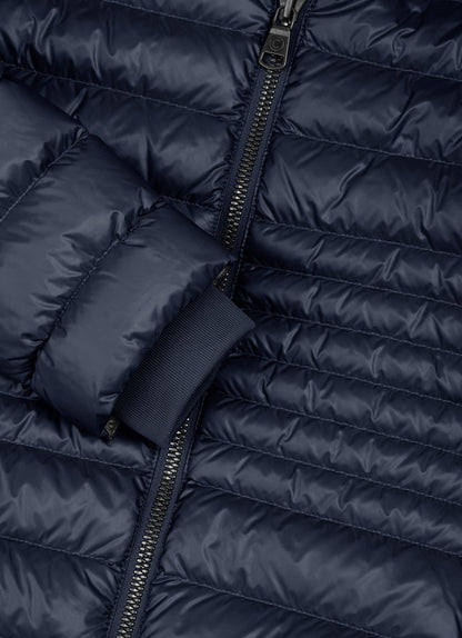 Piumino sagomato corto