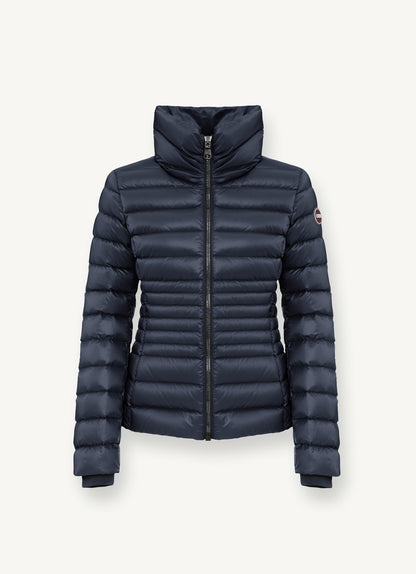 Piumino sagomato corto