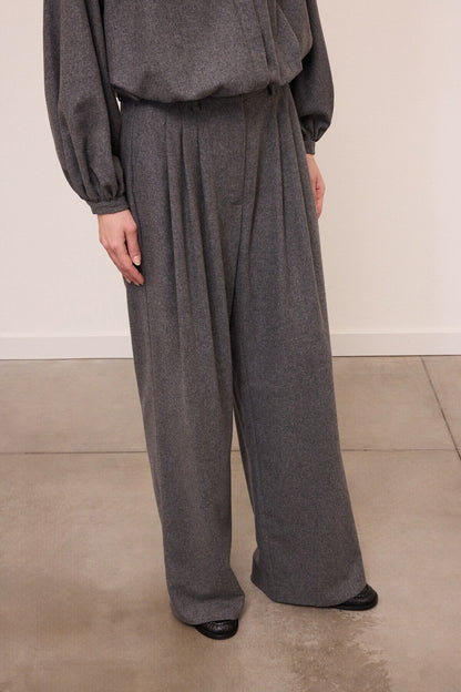 Pantaloni ampi