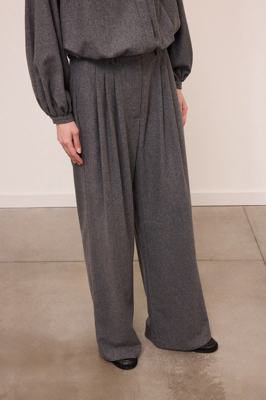 Pantaloni ampi