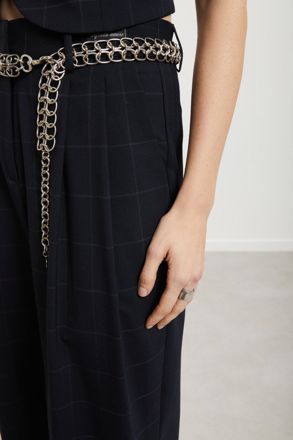 Pantaloni tessuto finestrato