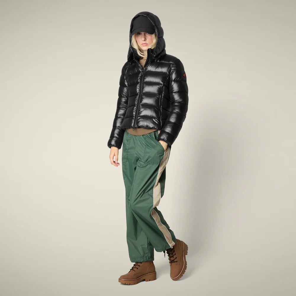 Piumino sagomato lucido cappuccio