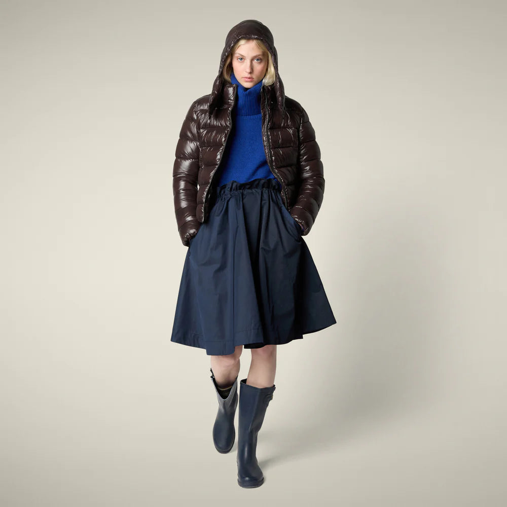 Piumino sagomato lucido cappuccio