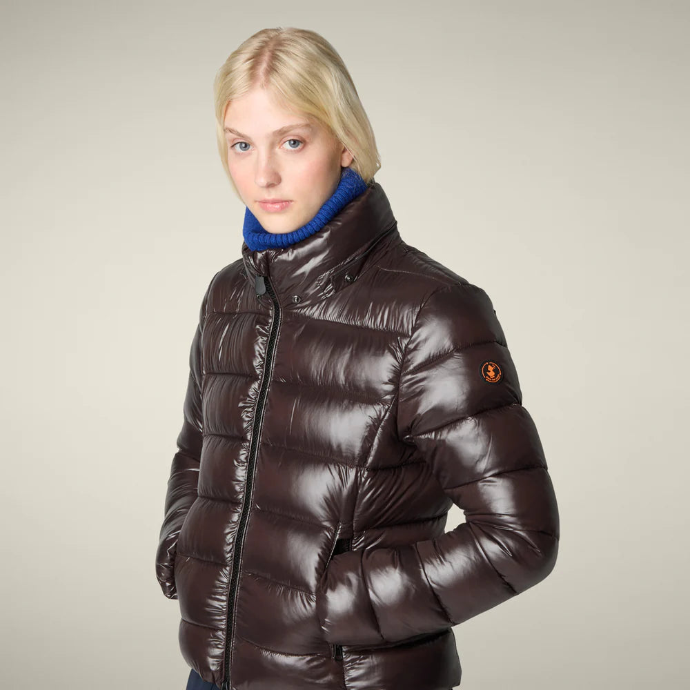 Piumino sagomato lucido cappuccio