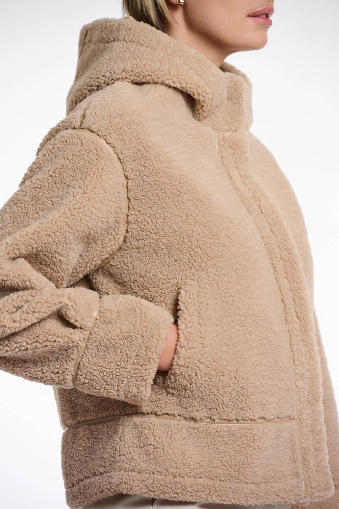 Bomber ecopelliccia cappuccio