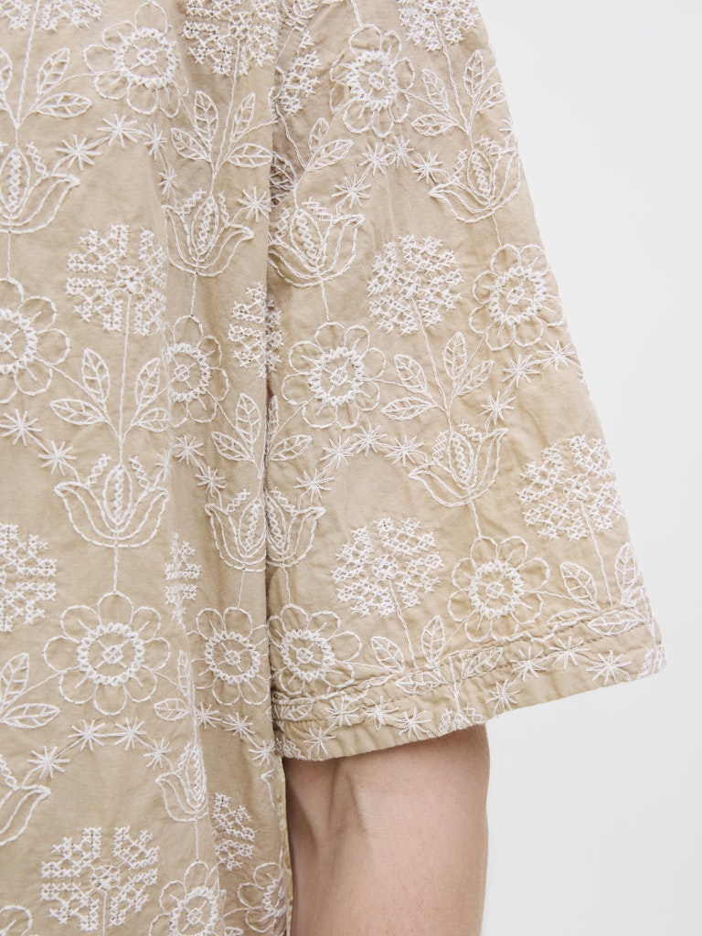 Camicia ricamata