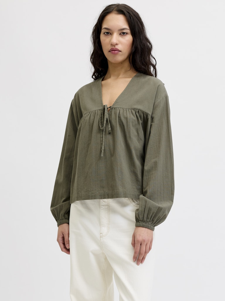 Camicia scollo V laccetti