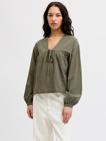 Camicia scollo V laccetti