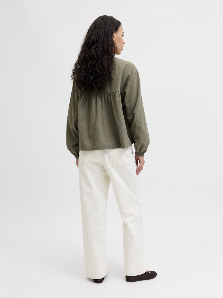 Camicia scollo V laccetti