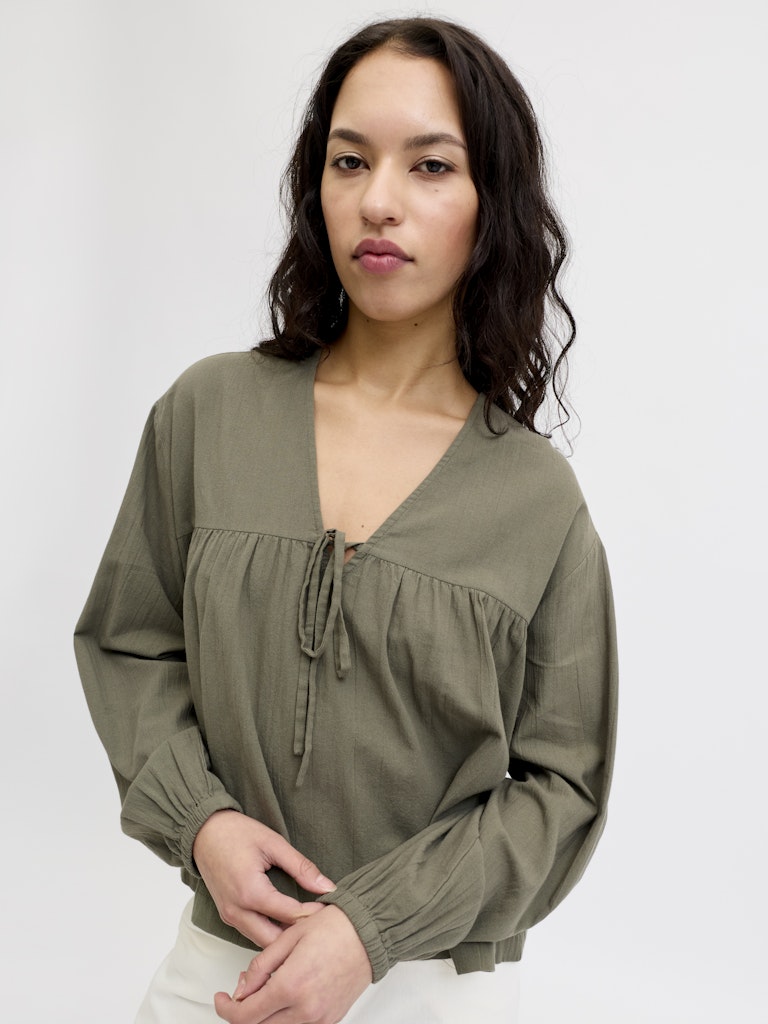 Camicia scollo V laccetti