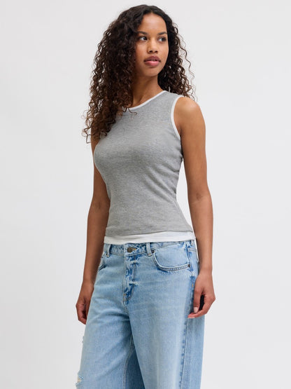 T-shirt smanicata
