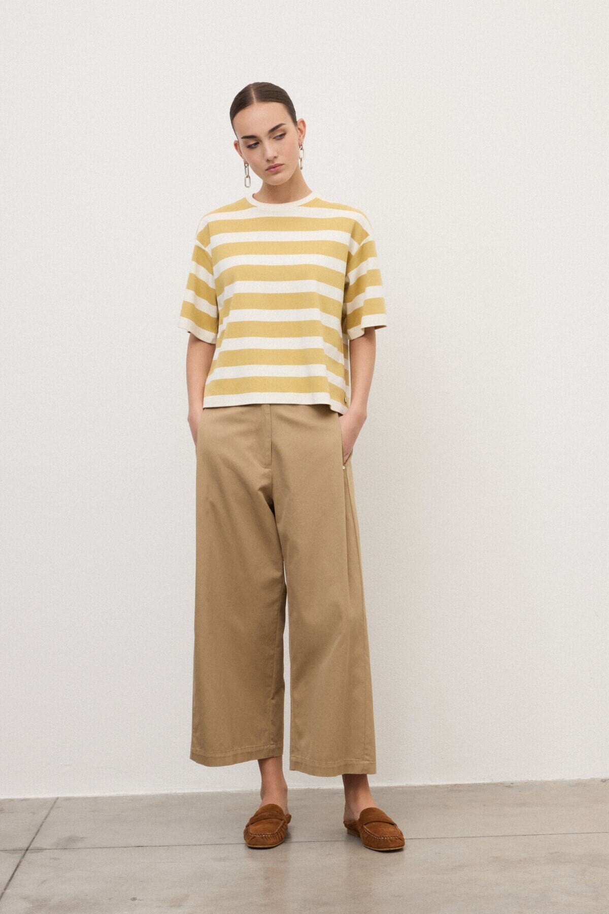 Pantaloni larghi