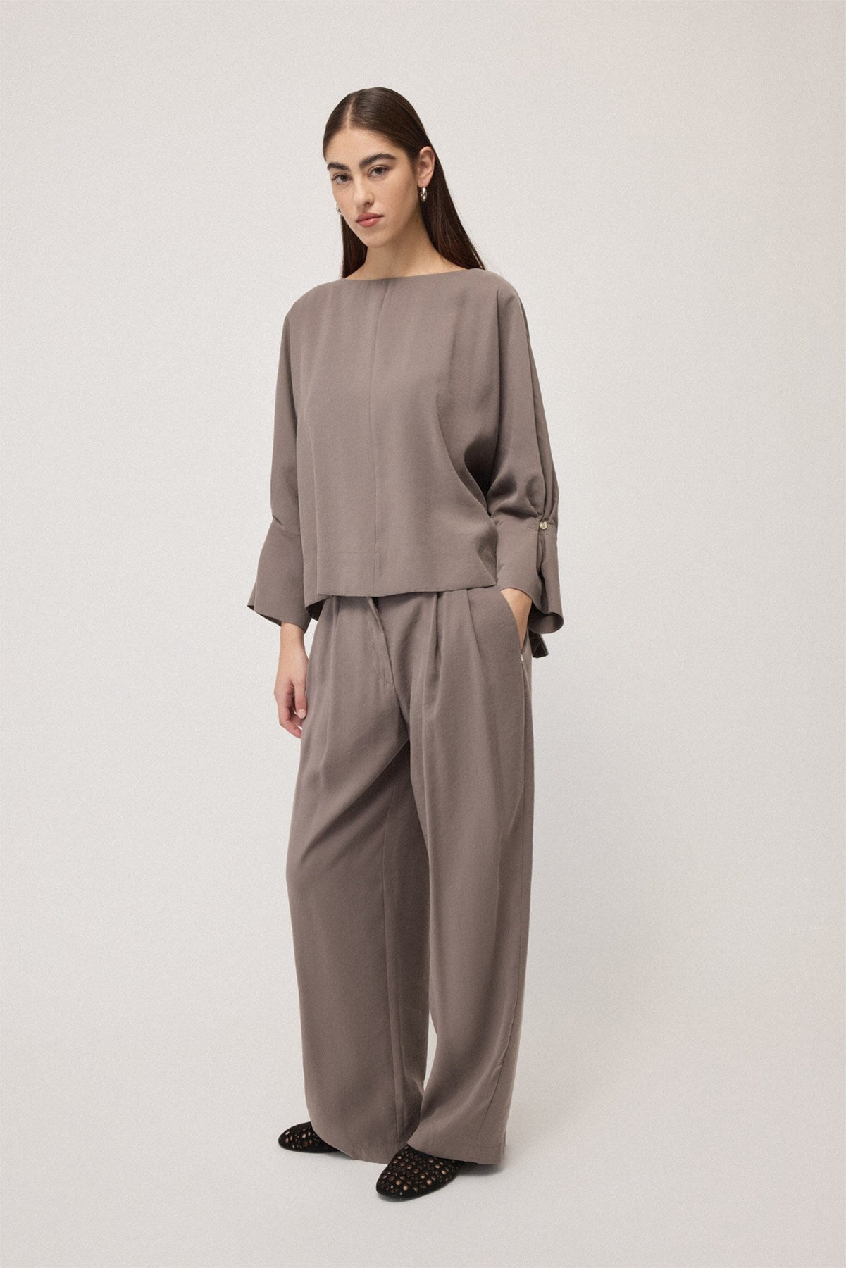 Camicia scollo V profondo