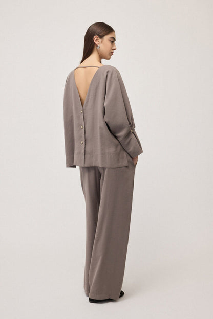 Camicia scollo V profondo