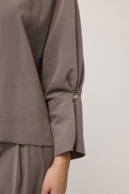 Camicia scollo V profondo