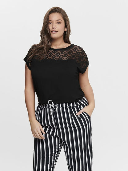 T-shirt inserto macrame