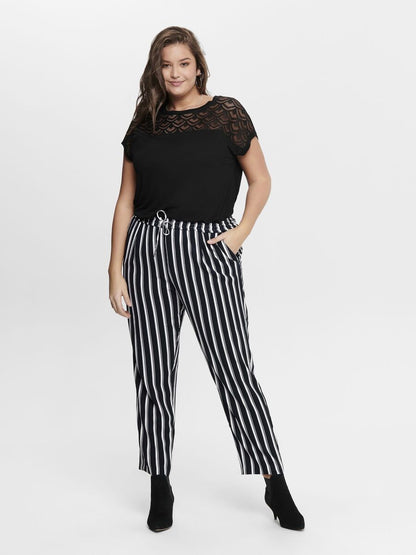 T-shirt inserto macrame