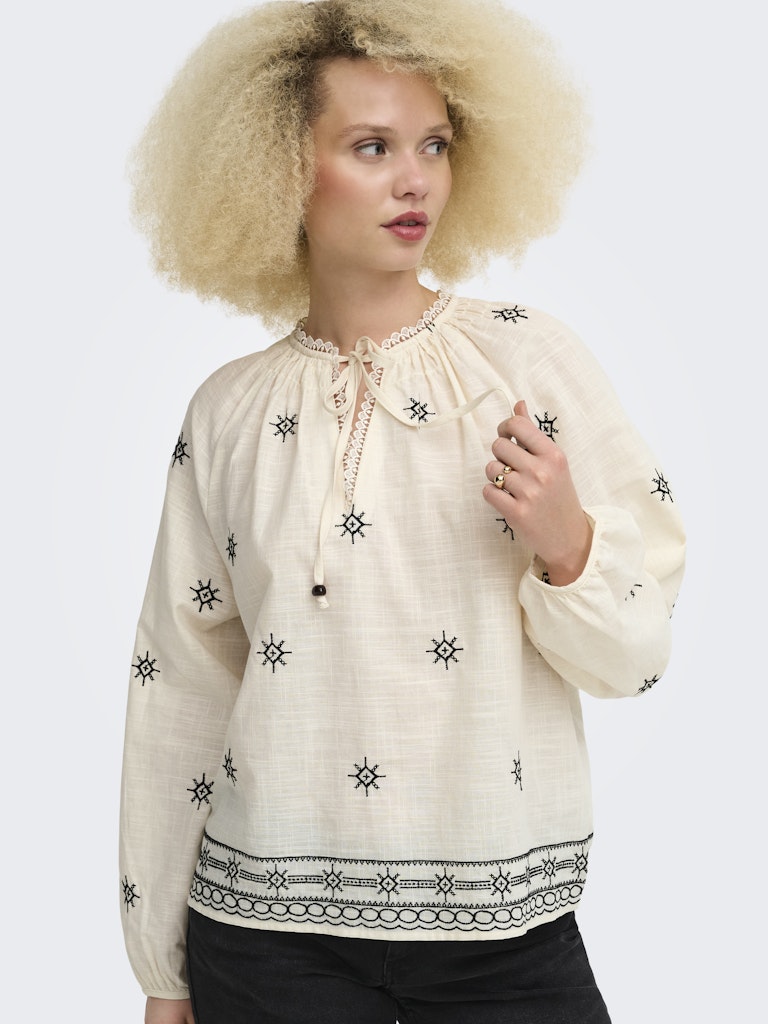 Camicia laccio collo ricami