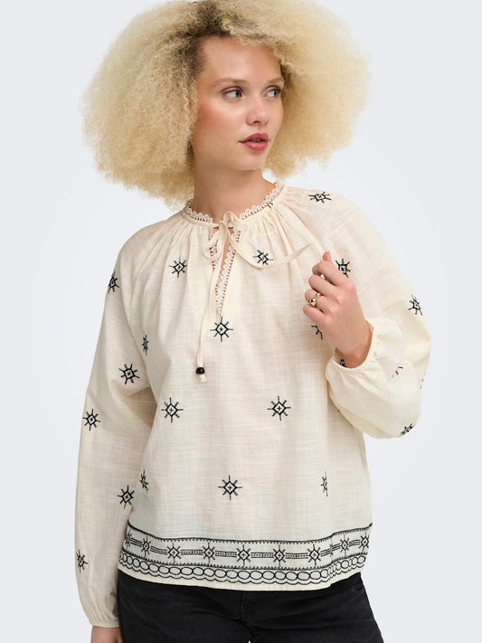Camicia laccio collo ricami