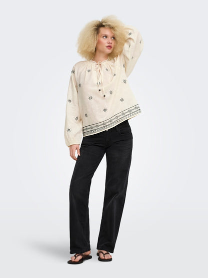 Camicia laccio collo ricami