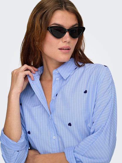 Camicia rigata ricamata