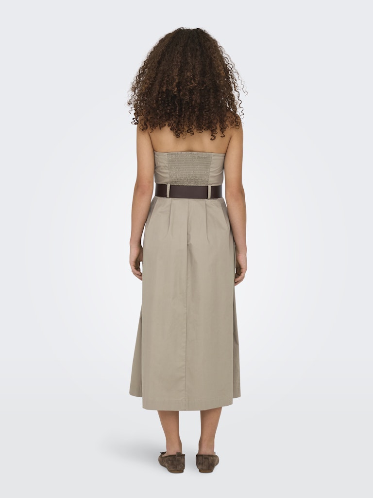 Abito senza spallini cintura