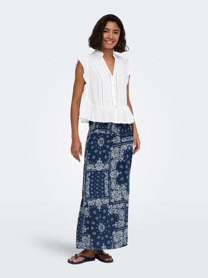 Camicia smanicata ricamata