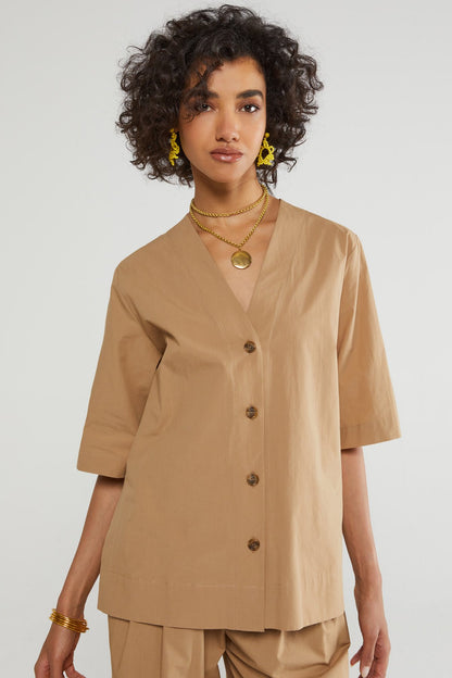 Camicia scollo v senza collo