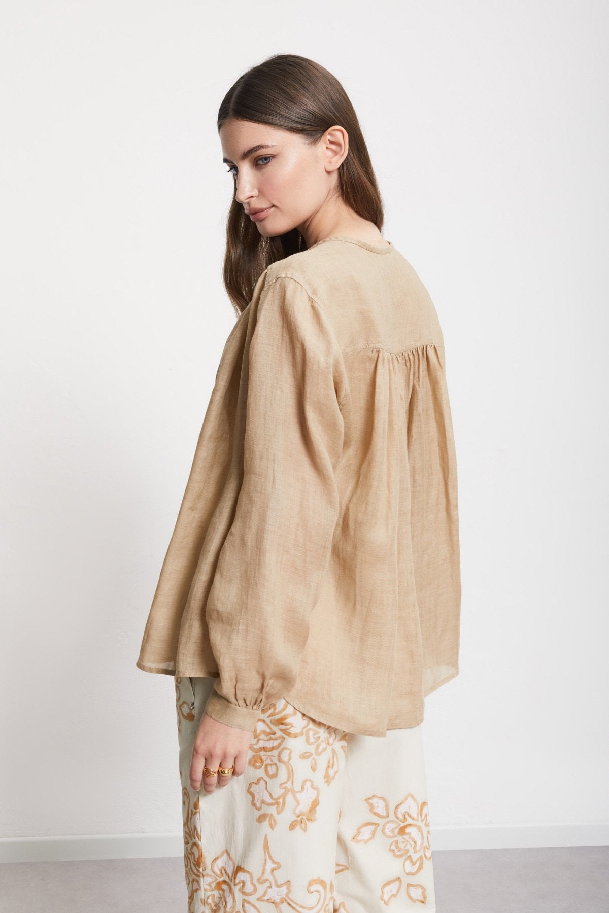 Camicia girocollo effetto lino