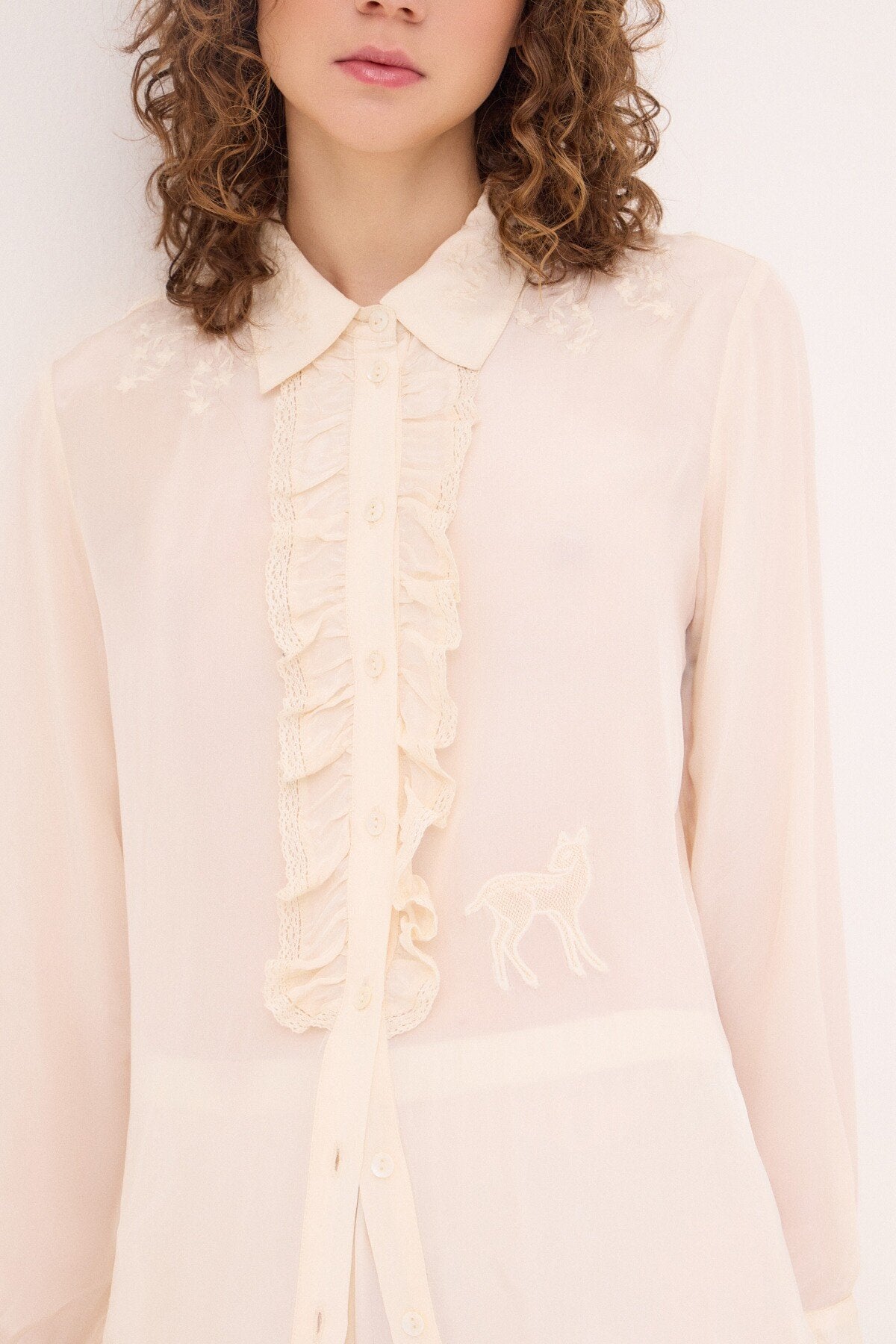 Camicia ricamata jabot