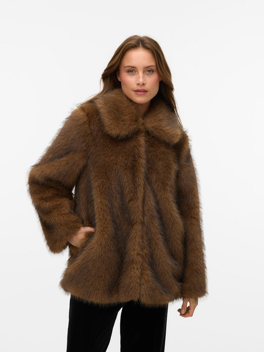 Giacca in Ecopelliccia con Collo Camicia VEROMODA