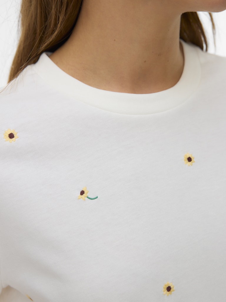 T-shirt ricamata