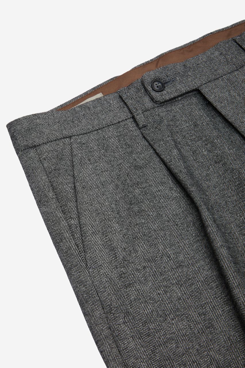 Pantaloni pinces spigati