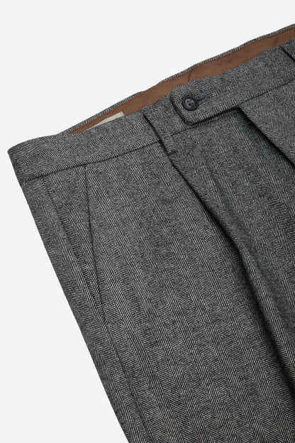 Pantaloni pinces spigati