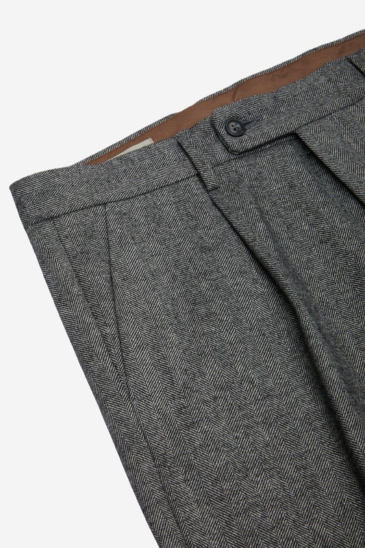 Pantaloni pinces spigati
