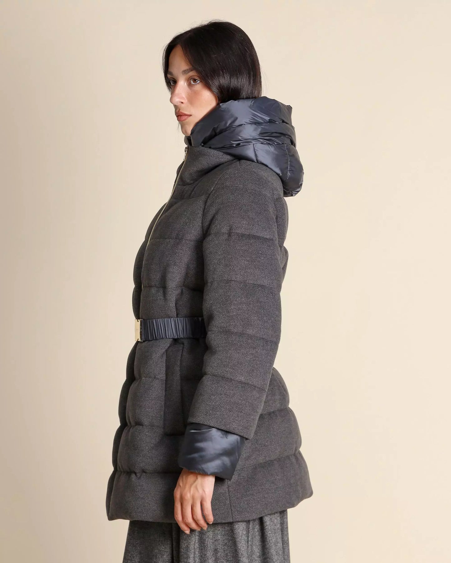 Piumino cintura cappuccio