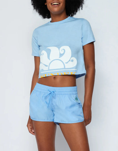 T-shirt crop logo