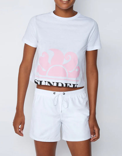 T-shirt crop logo